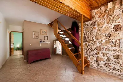a staircase in a room with a stone wall at Villa Kirke in Próvarma