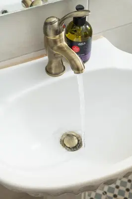 a bathroom sink with a faucet and a drain at Beit Petra in Daratso