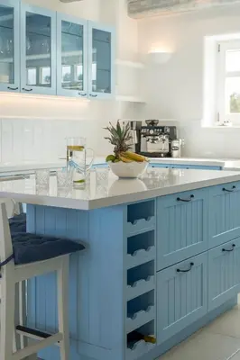 a kitchen with blue cabinets and a blue island at Villa Everlong in Vamos