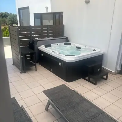 Ledakis House with Jacuzzi