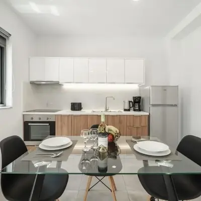 Kiani Apts