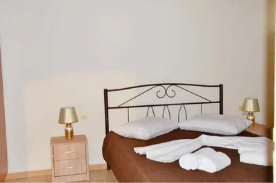 a bedroom with a bed with white towels on it at LEMON TREE in Galatás