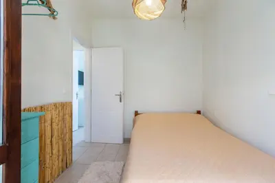 a bedroom with a bed in a room at Villa Henry Darmarohori in Darmarochori