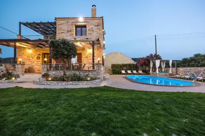a house with a swimming pool in a yard at Villa Archontissa in Análipsis