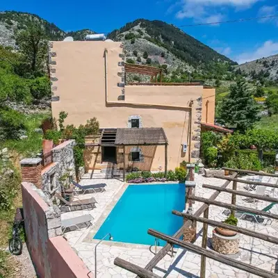 Traditional Villa with pool in Sfakia