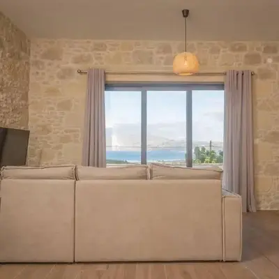Fanouria's home